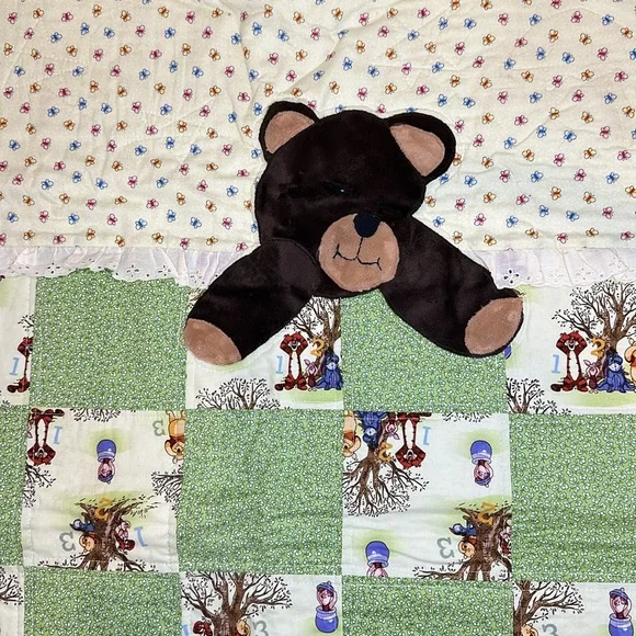 Winnie the Pooh Baby Quilt with Plush Bear Nursery Blanket 32.5” x 32.5” - Picture 6 of 11